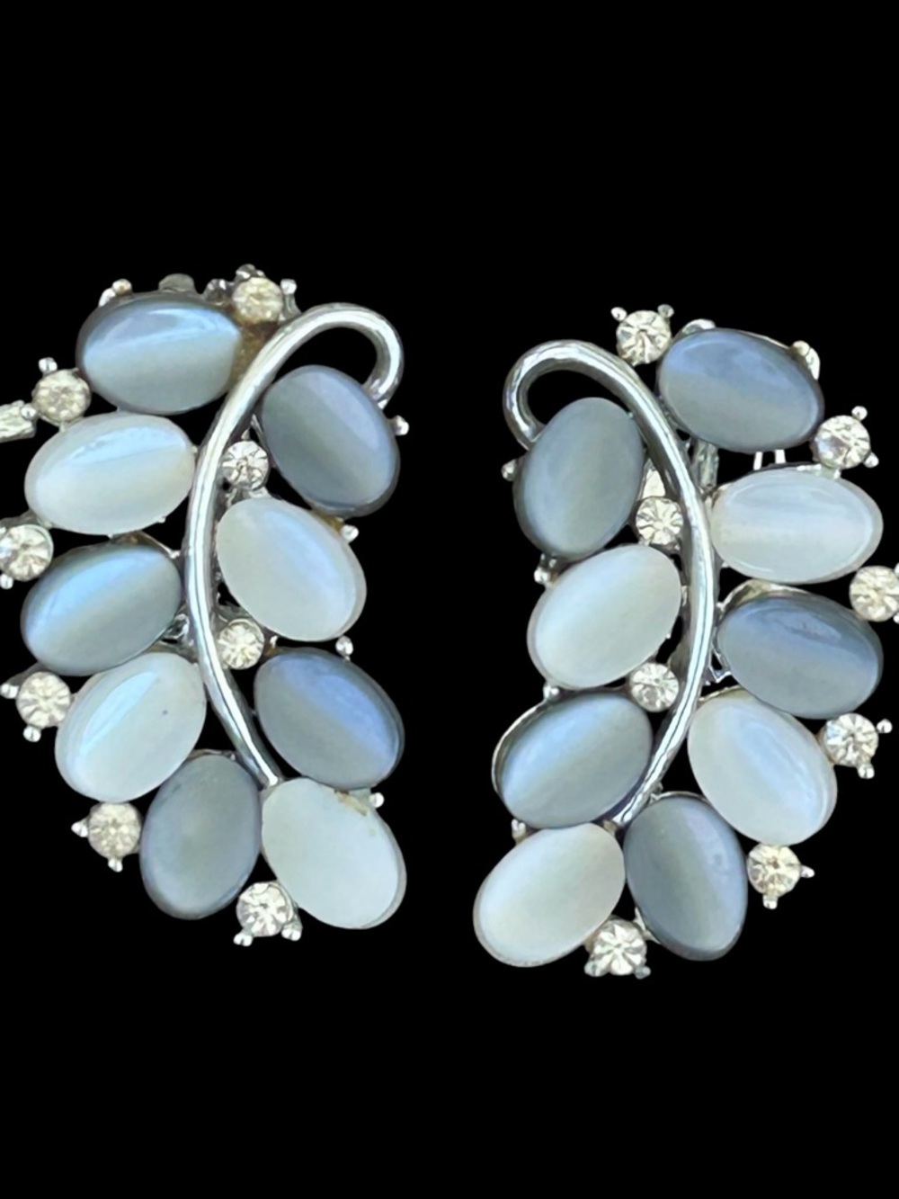 VTG Lisner Clip On Earrings Leaf Shape Gray White Rhinestones Silver Tone 1.5"